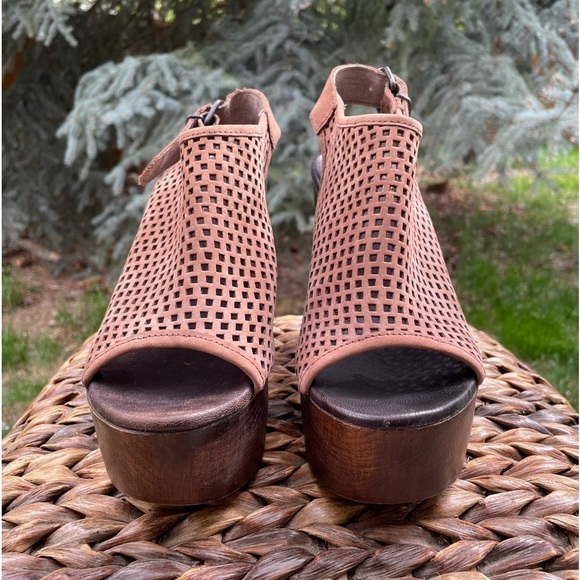 Musse & Cloud Brown Leather Laser Cut Peep Toe Slingback Chunky Platform Heels - Picture 3 of 8